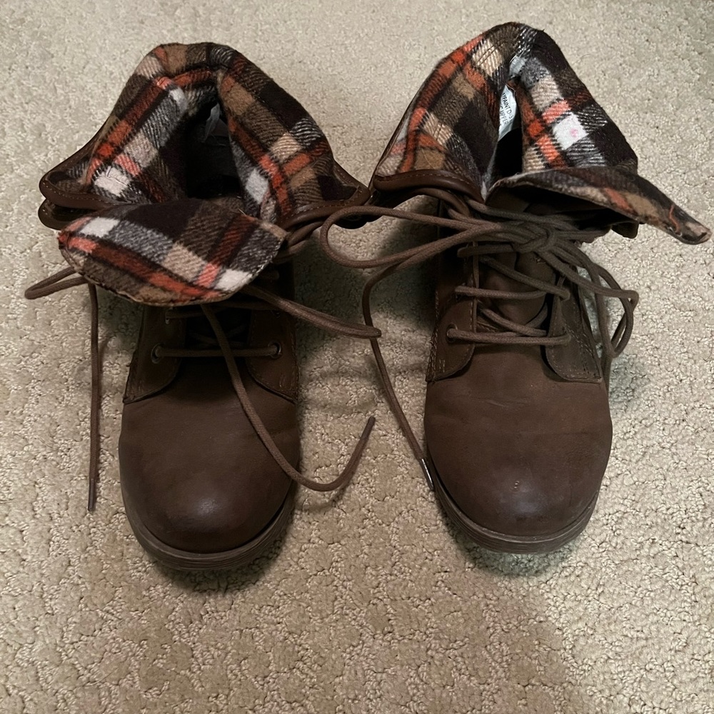 Brown fashion boot